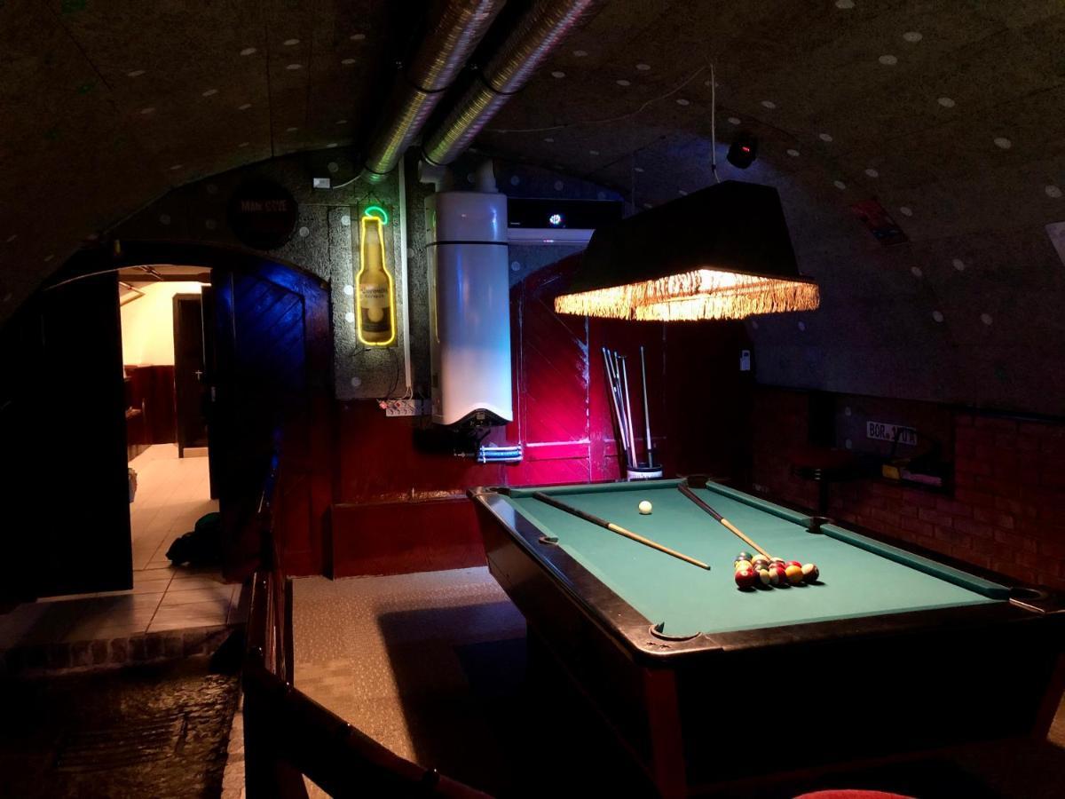 בודפשט Whole Basement Former Pub 5 For Stag Do מראה חיצוני תמונה