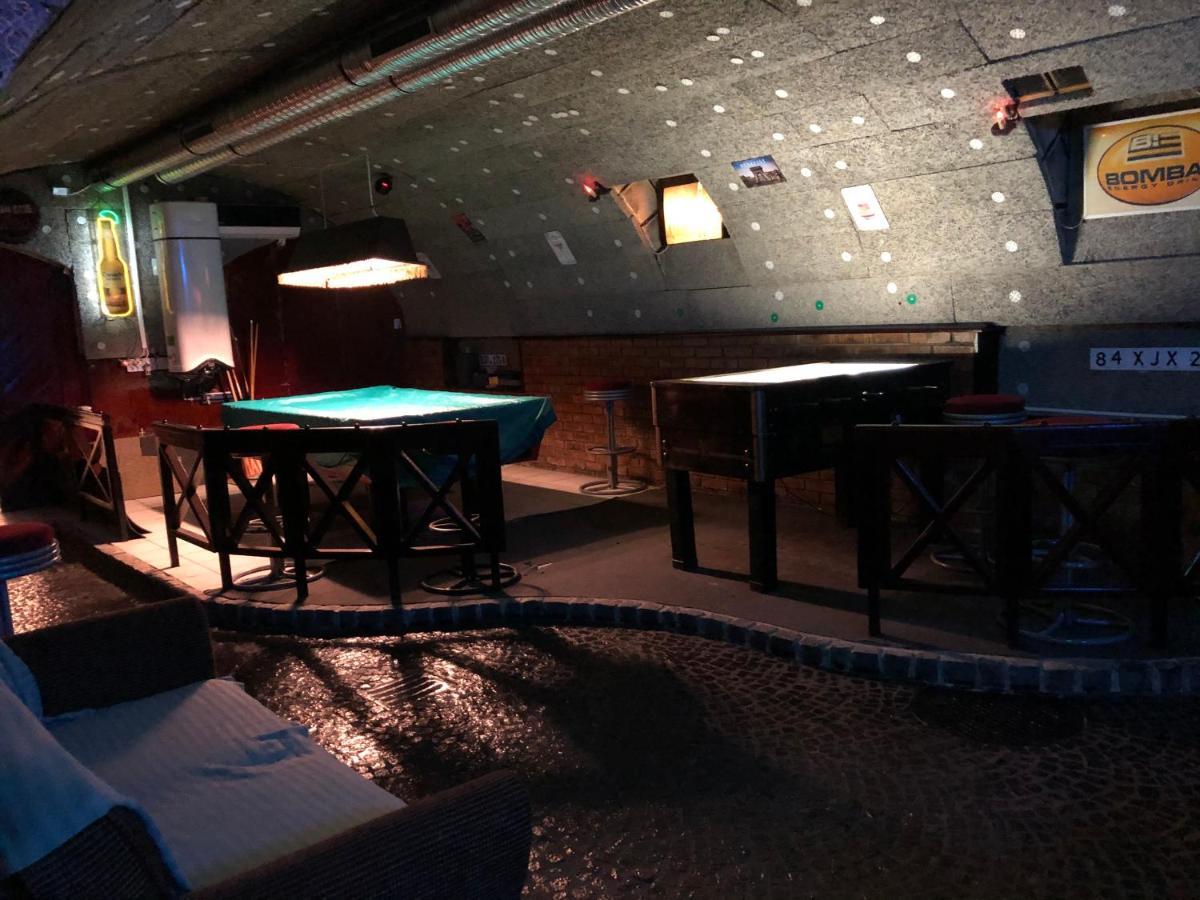 בודפשט Whole Basement Former Pub 5 For Stag Do מראה חיצוני תמונה