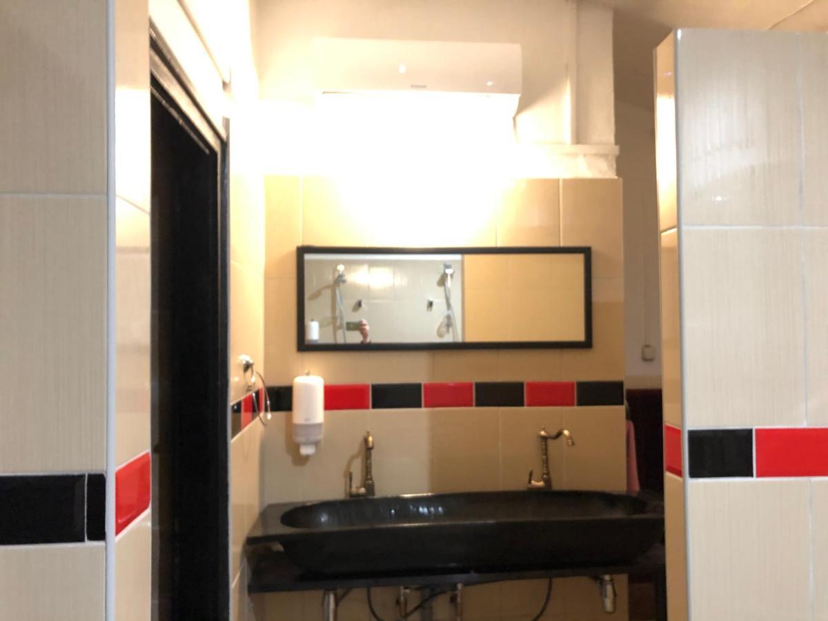 בודפשט Whole Basement Former Pub 5 For Stag Do מראה חיצוני תמונה