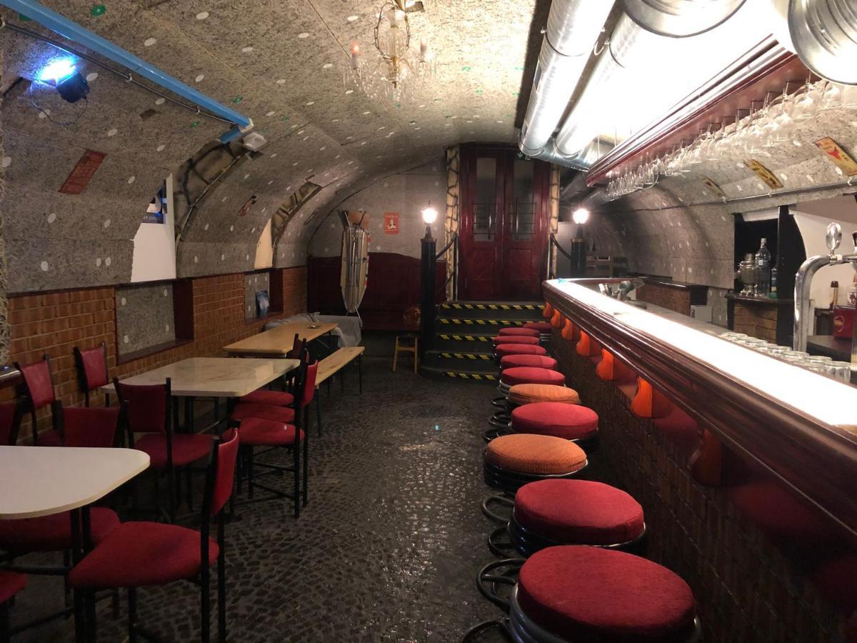 בודפשט Whole Basement Former Pub 5 For Stag Do מראה חיצוני תמונה