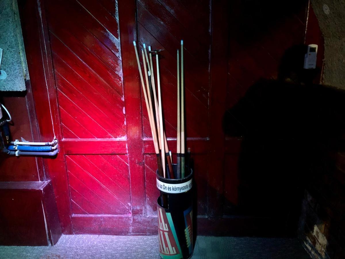 בודפשט Whole Basement Former Pub 5 For Stag Do מראה חיצוני תמונה