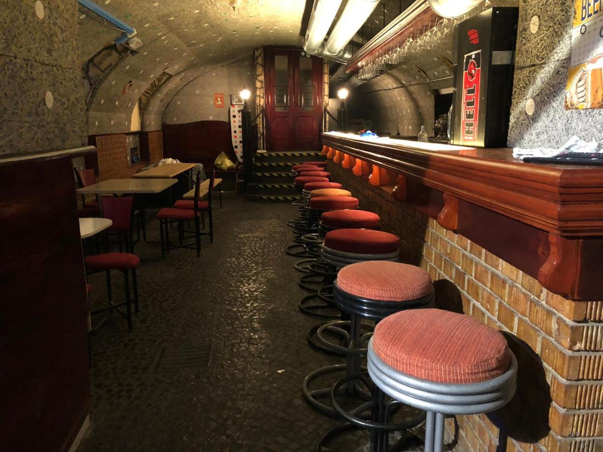 בודפשט Whole Basement Former Pub 5 For Stag Do מראה חיצוני תמונה