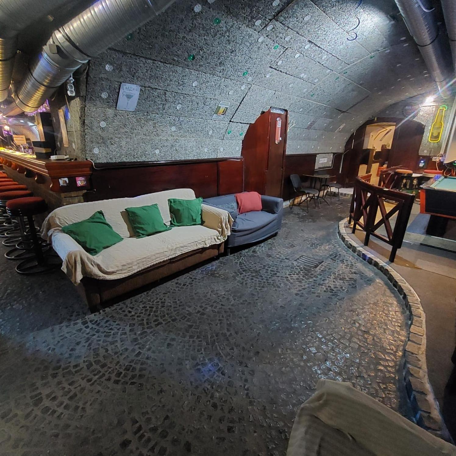 בודפשט Whole Basement Former Pub 5 For Stag Do מראה חיצוני תמונה
